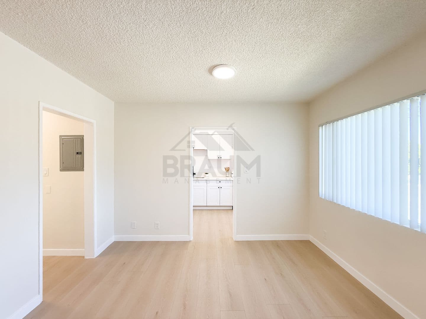 SHERMAN OAKS Apartment: 5433 SEPULVEDA BLVD.