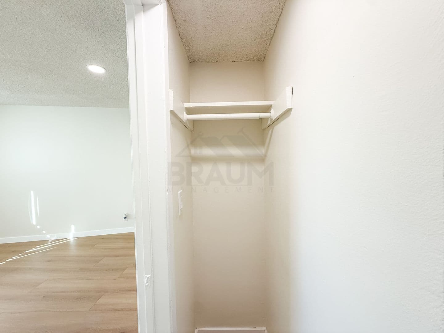 NORTH HOLLYWOOD Apartment: 6039 WHITSETT AVE.