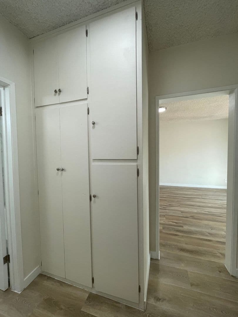 SHERMAN OAKS Apartment: 5433 SEPULVEDA BLVD.