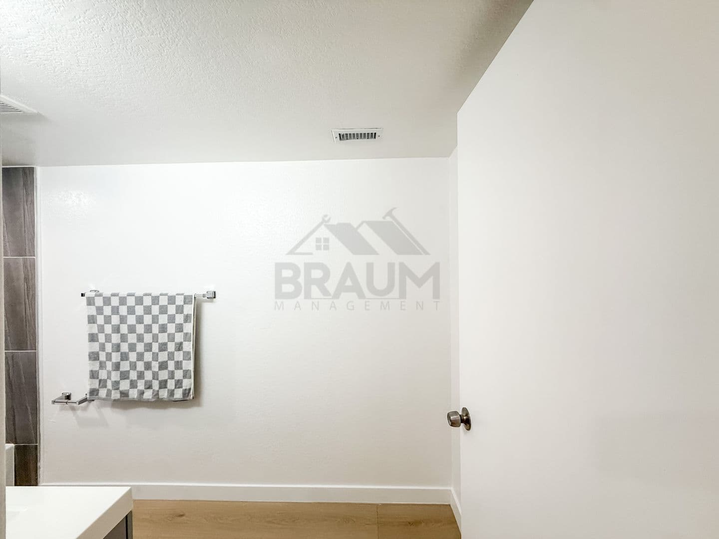 SHERMAN OAKS Apartment: 4638 TILDEN AVE