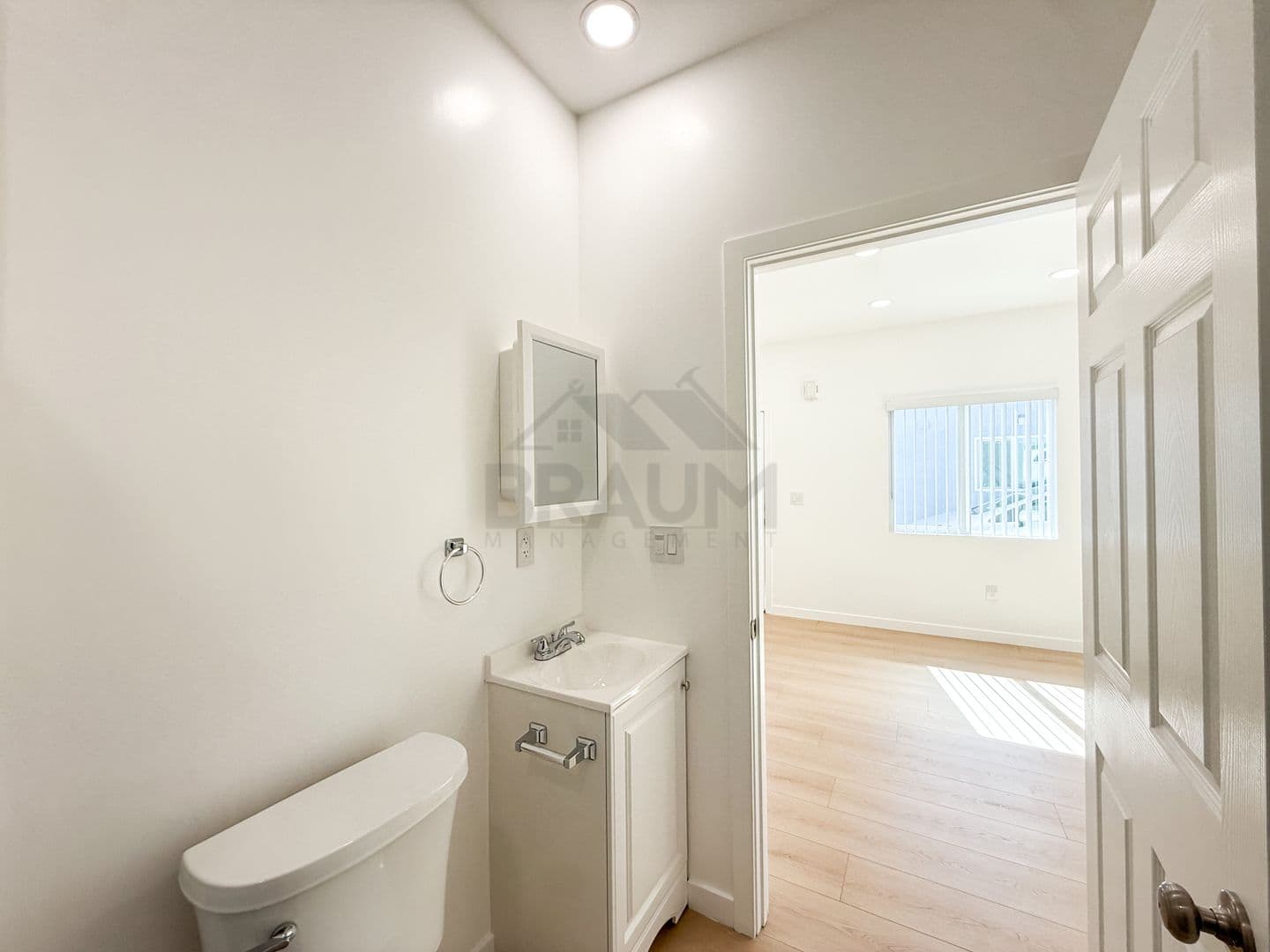 VAN NUYS Apartment: 15550 VANOWEN STREET