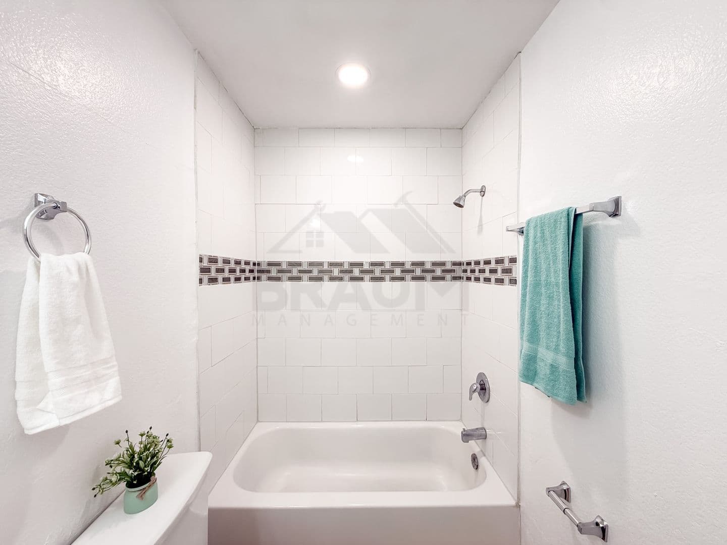NORTH HOLLYWOOD Apartment: 11007 HARTSOOK ST