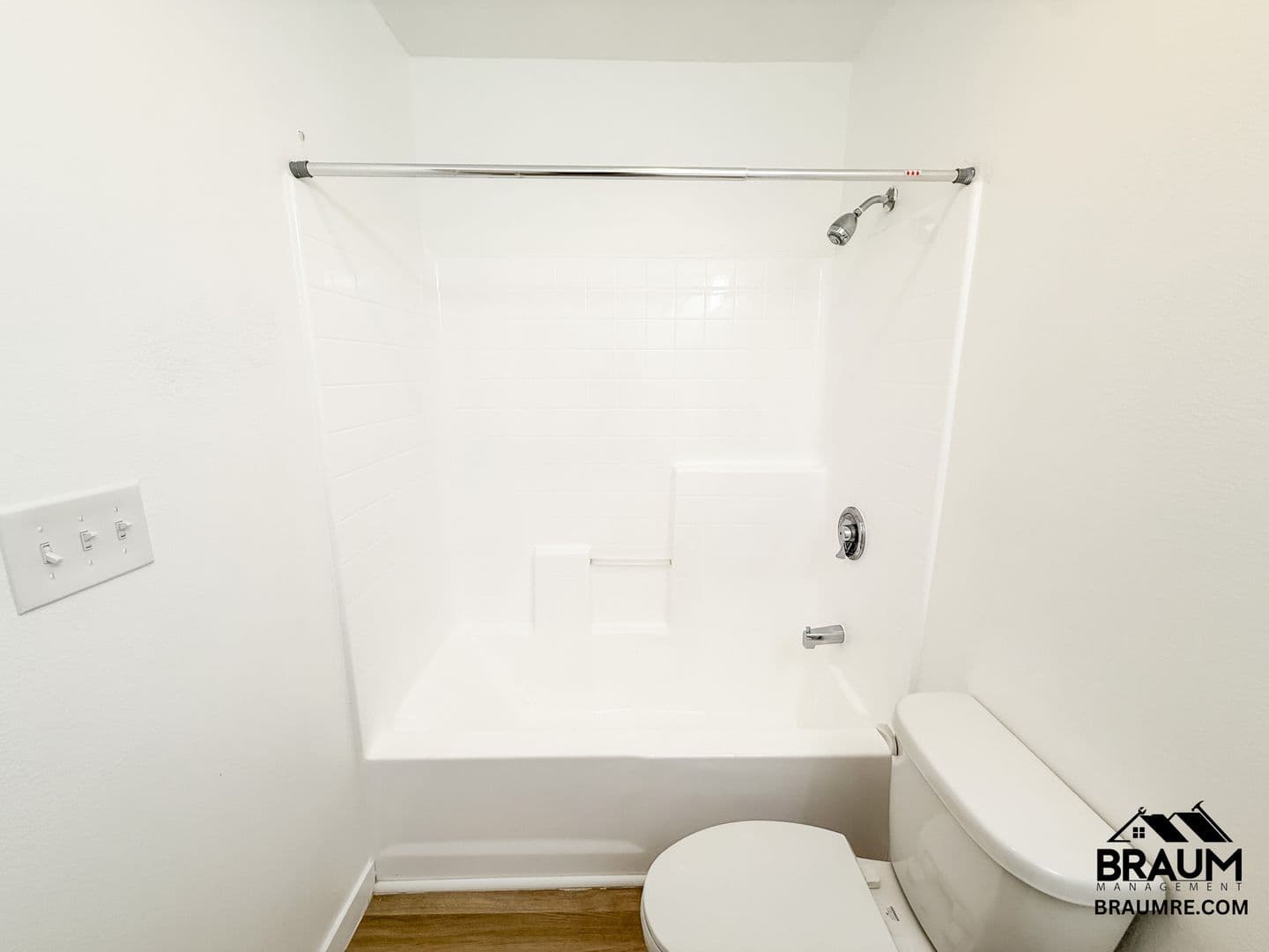 WINNETKA Apartment: 7323 WINNETKA AVENUE
