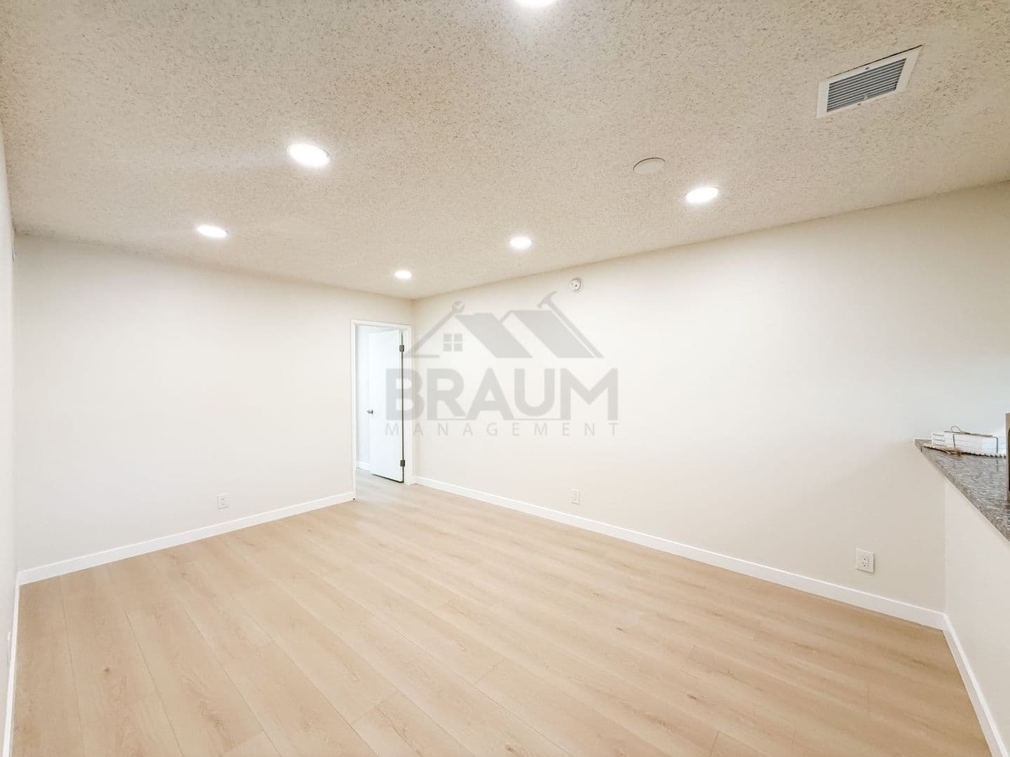 SHERMAN OAKS Apartment: 4638 TILDEN AVE