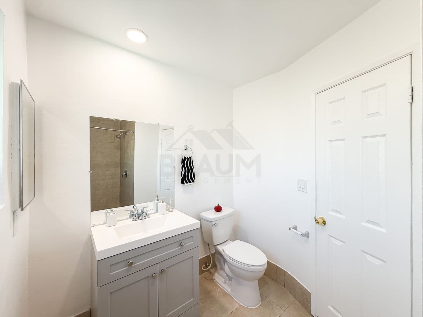 NORTH HOLLYWOOD Apartment: 6039 WHITSETT AVE.