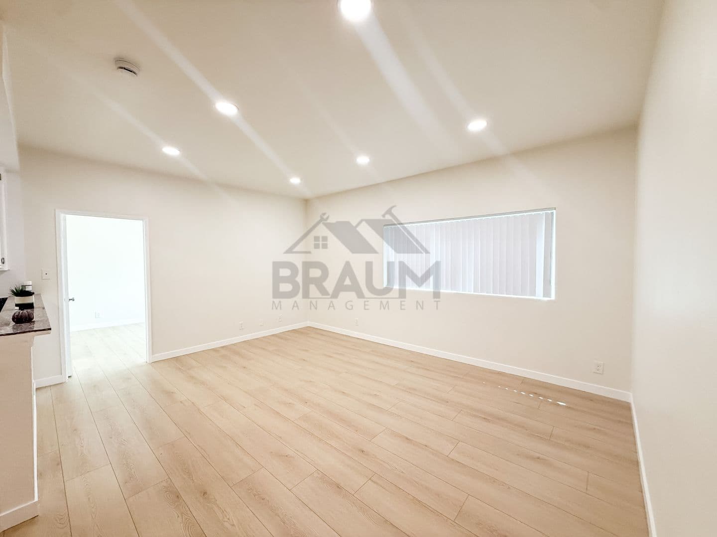 NORTH HOLLYWOOD Apartment: 11459 COLLINS ST