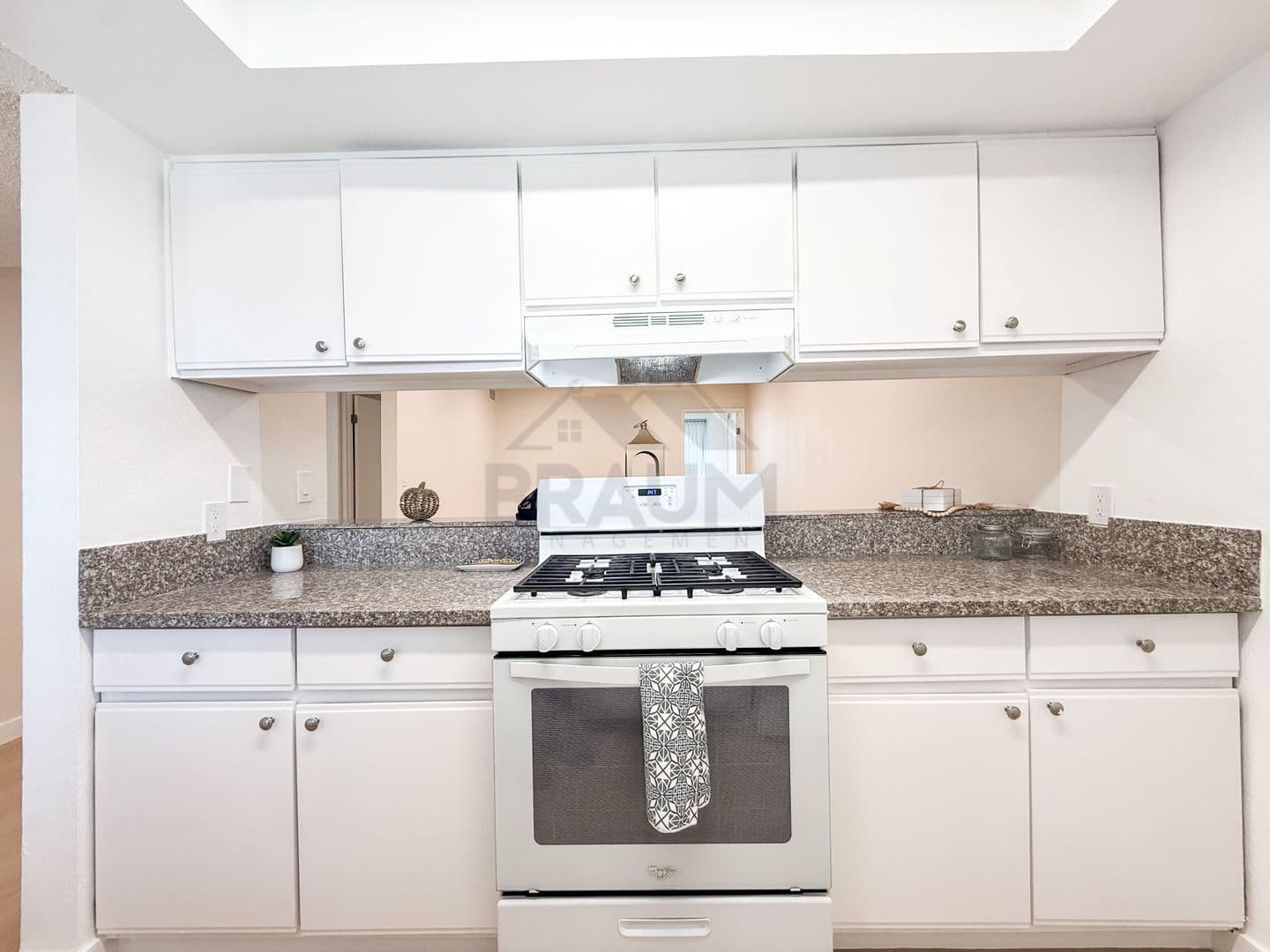 SHERMAN OAKS Apartment: 4638 TILDEN AVE
