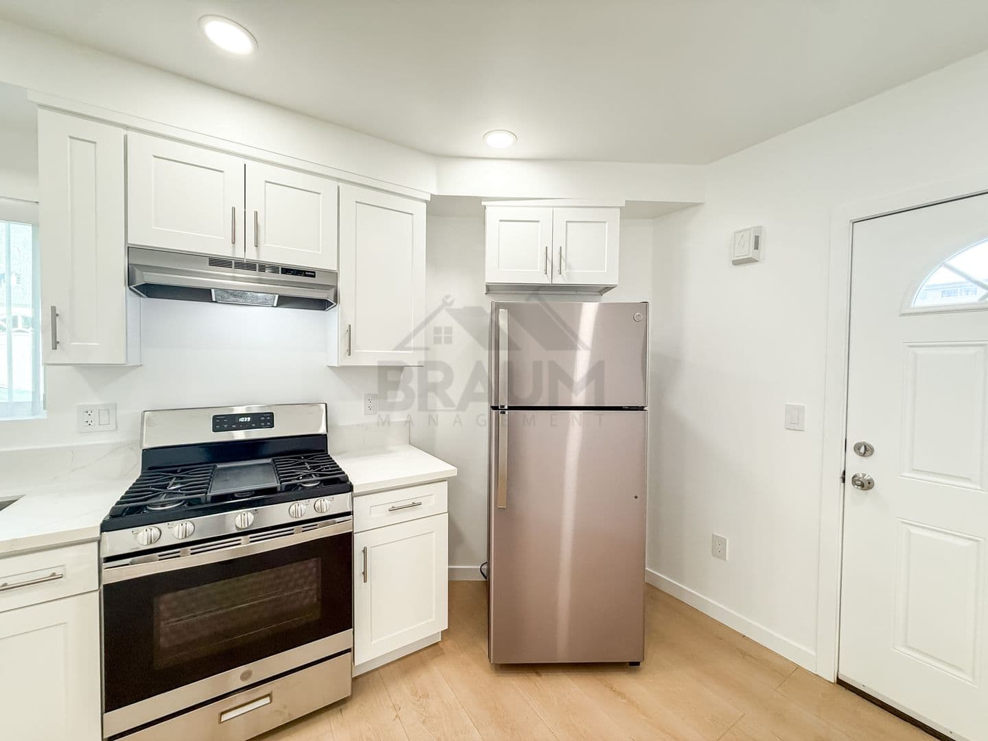 VAN NUYS Apartment: 15546 VANOWEN STREET