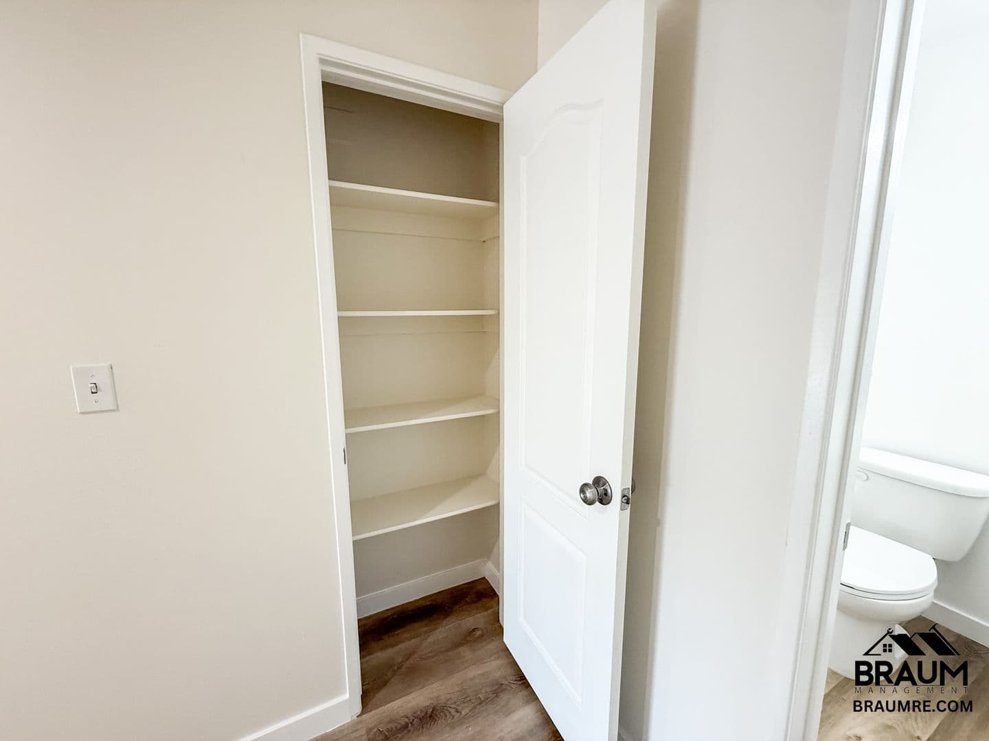 WINNETKA Apartment: 7323 WINNETKA AVENUE