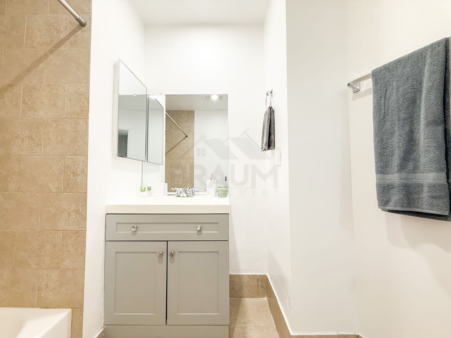 NORTH HOLLYWOOD Apartment: 6039 WHITSETT AVE.