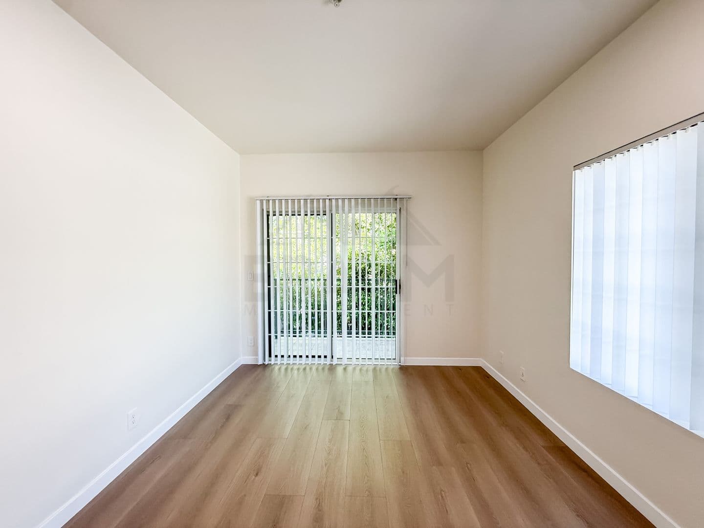 NORTH HOLLYWOOD Apartment: 11035 MOORPARK ST