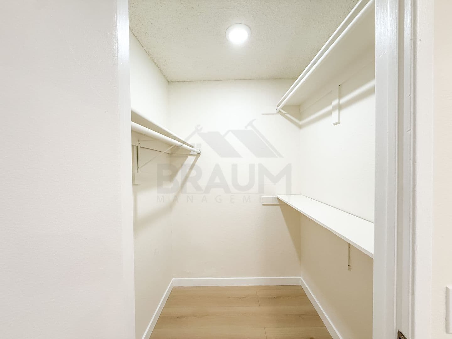 NORTH HOLLYWOOD Apartment: 11007 HARTSOOK ST