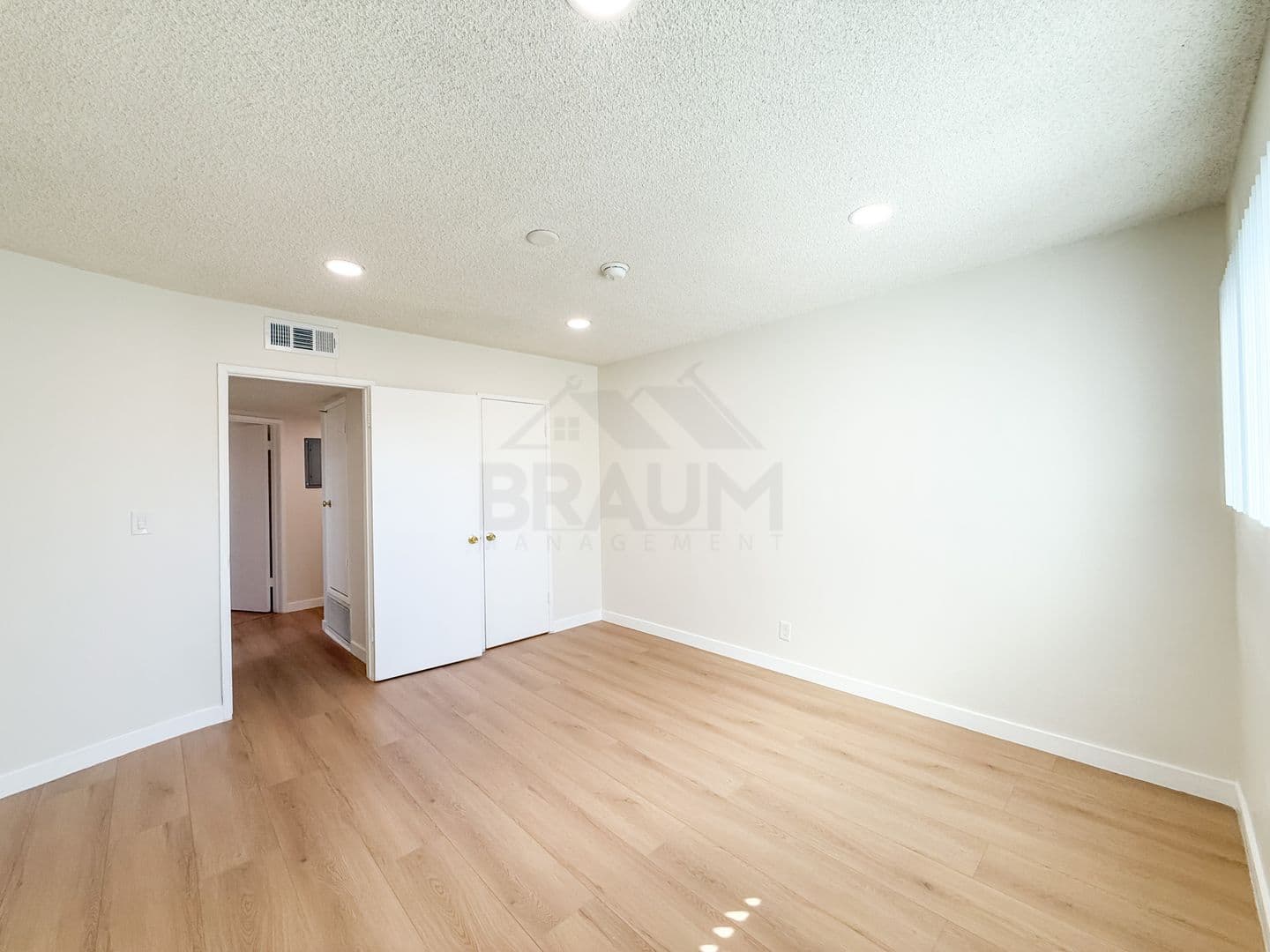 NORTH HOLLYWOOD Apartment: 6039 WHITSETT AVE.