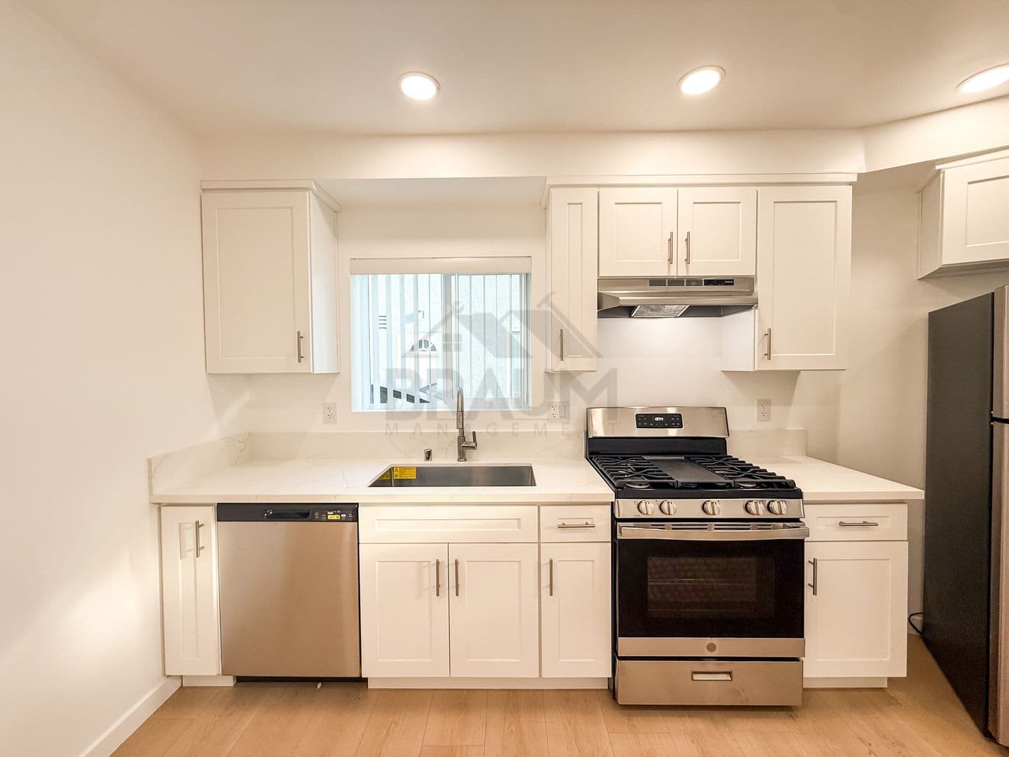 VAN NUYS Apartment: 15546 VANOWEN STREET