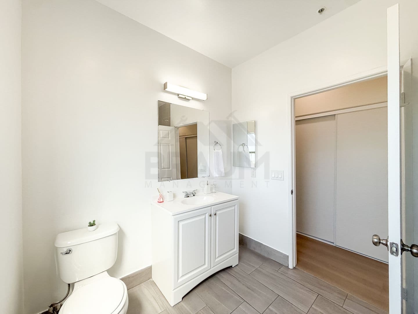 NORTH HOLLYWOOD Apartment: 11035 MOORPARK ST