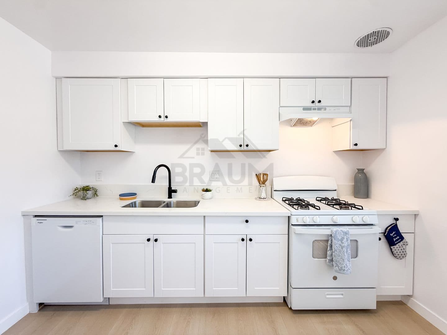 SHERMAN OAKS Apartment: 5433 SEPULVEDA BLVD.
