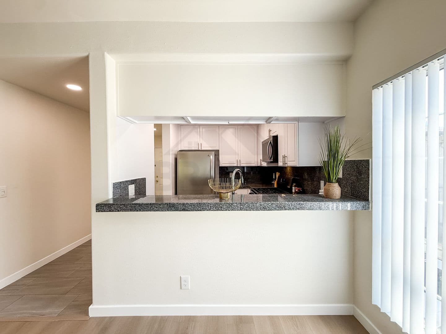 NORTH HOLLYWOOD Apartment: 11035 MOORPARK ST