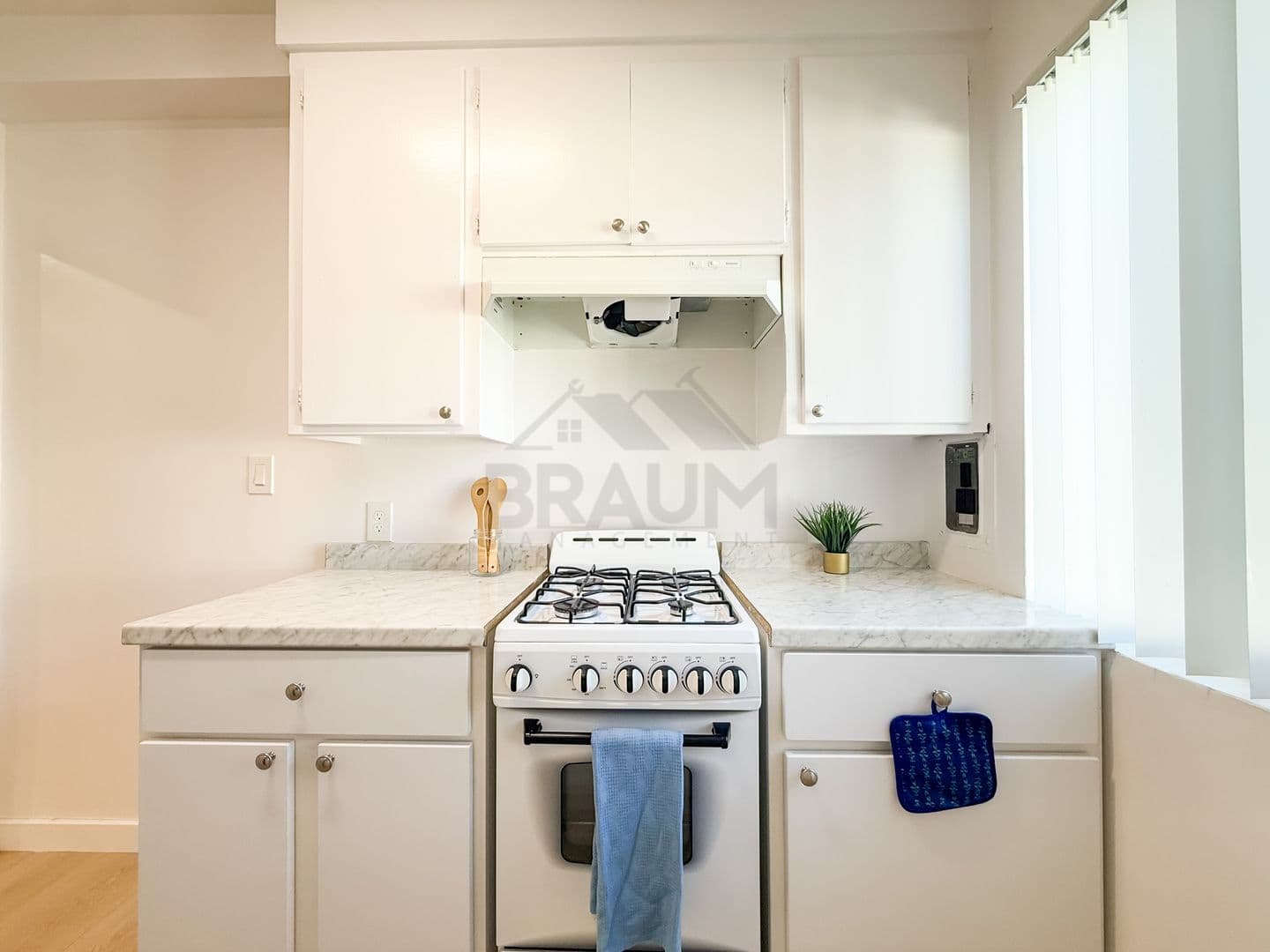 VAN NUYS Apartment: 15546 VANOWEN STREET
