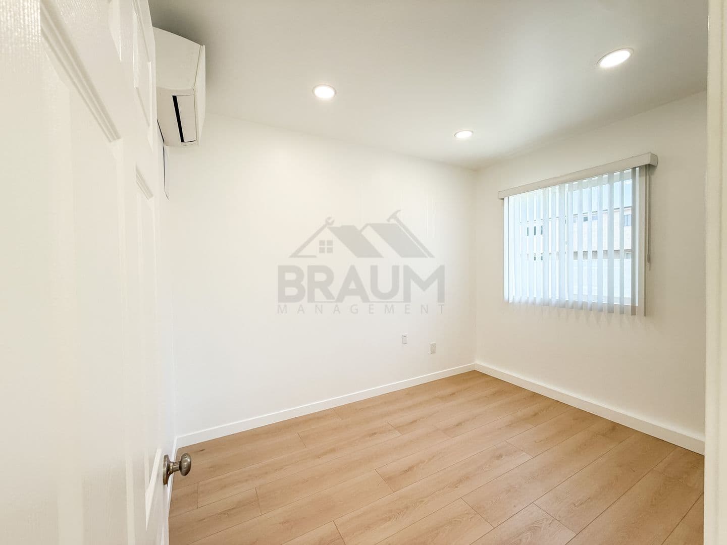 VAN NUYS Apartment: 15550 VANOWEN STREET