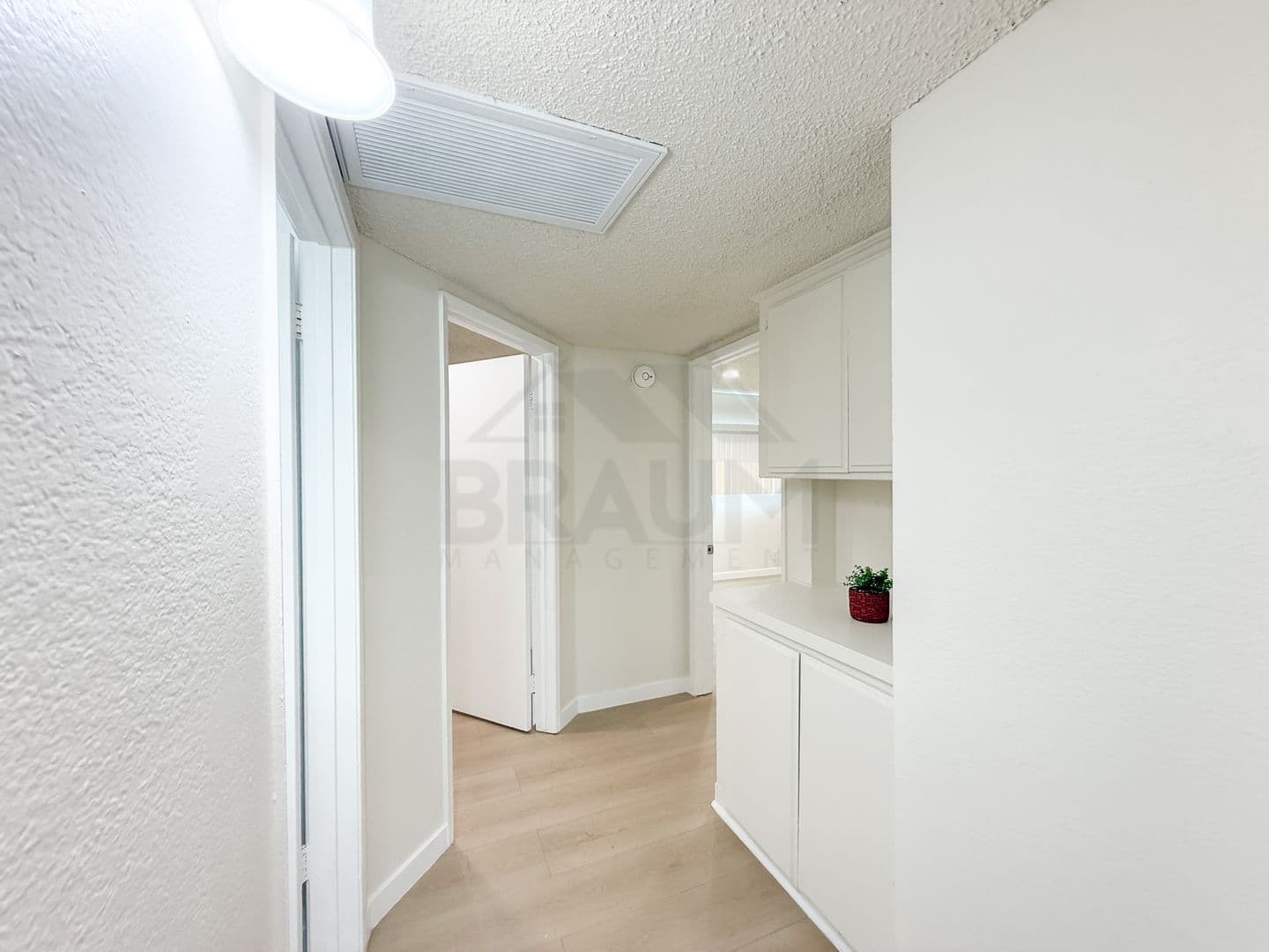 NORTH HOLLYWOOD Apartment: 11007 HARTSOOK ST
