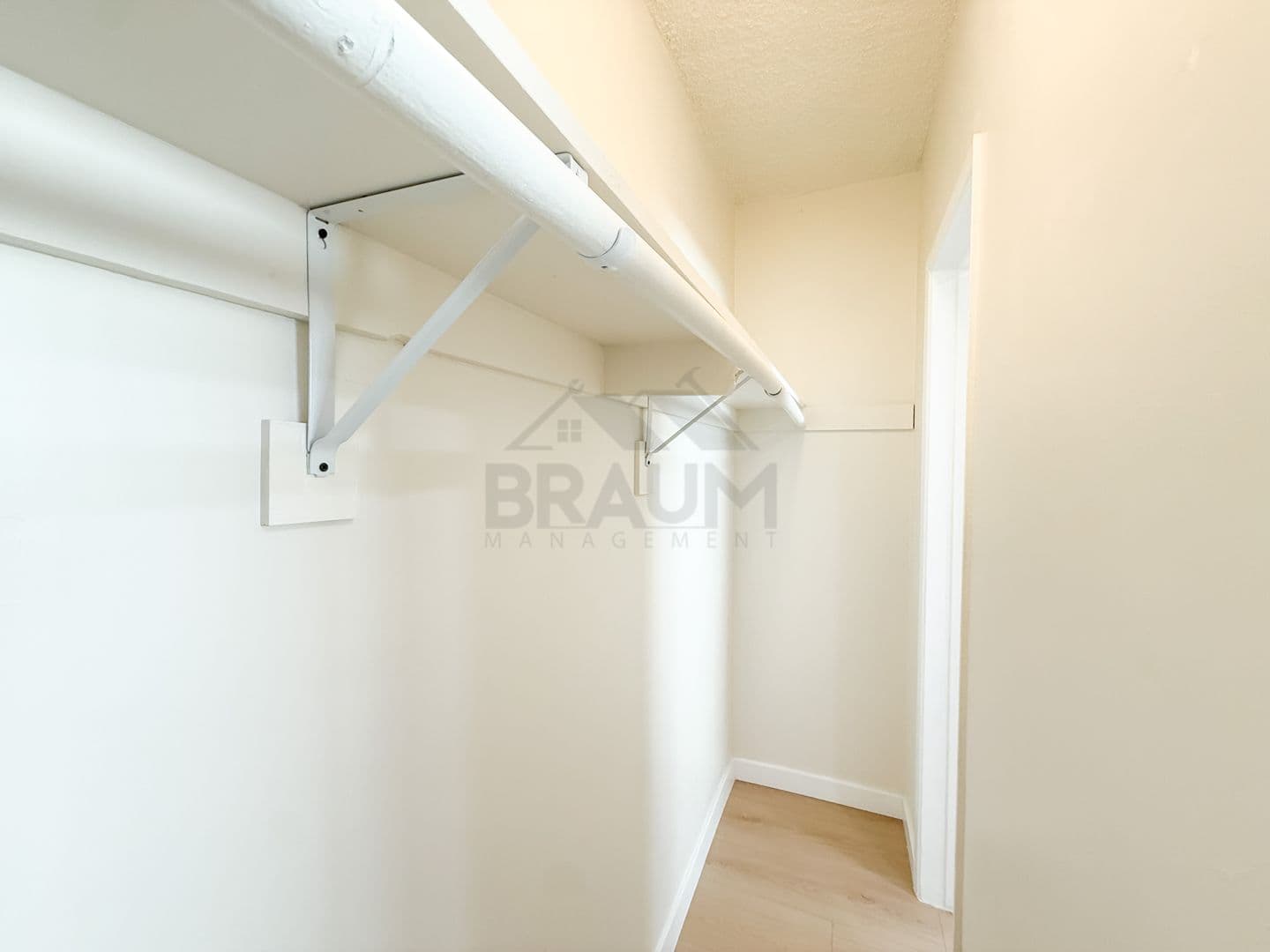 SHERMAN OAKS Apartment: 5433 SEPULVEDA BLVD.