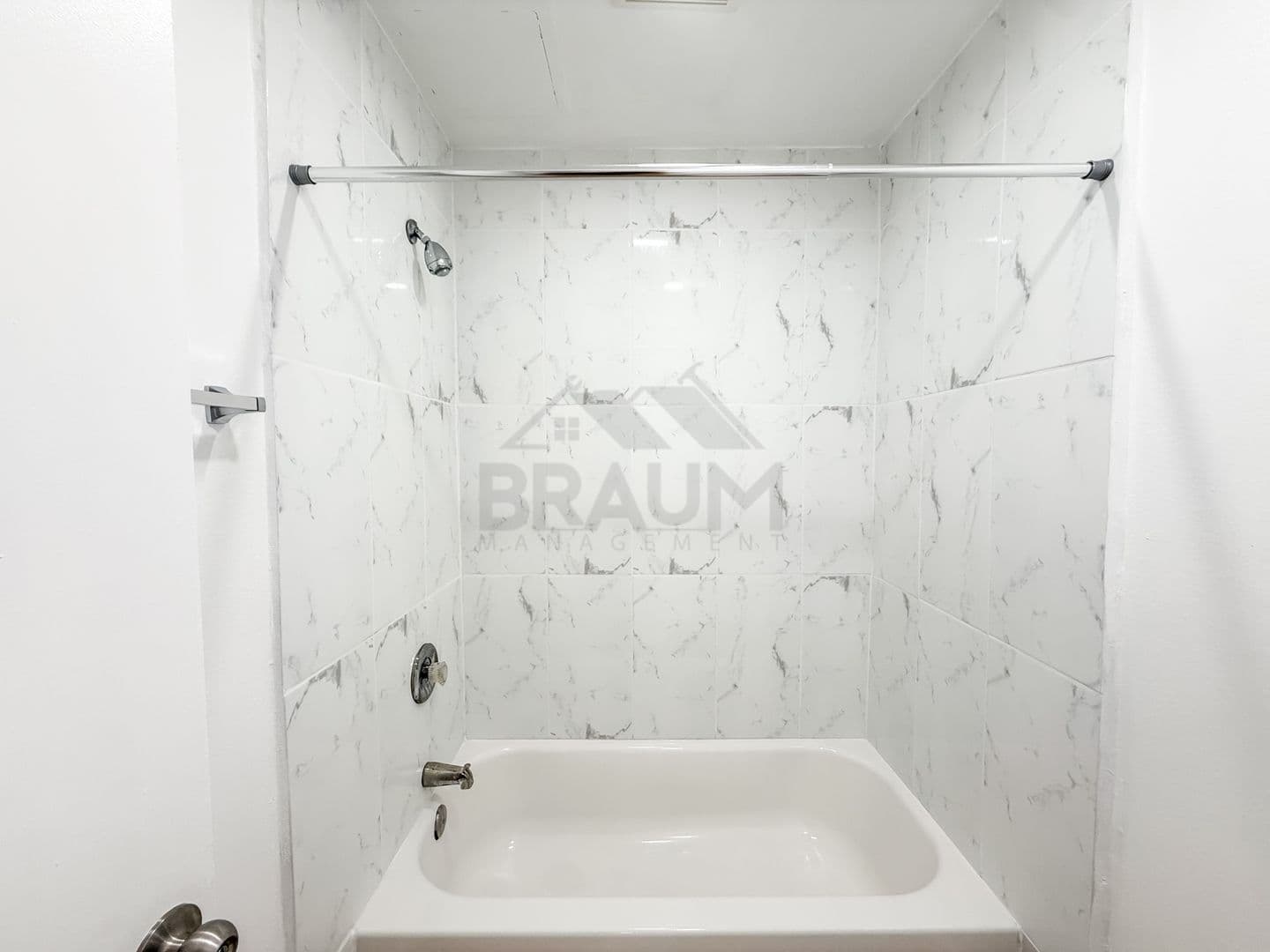 SHERMAN OAKS Apartment: 5461 KESTER AVE