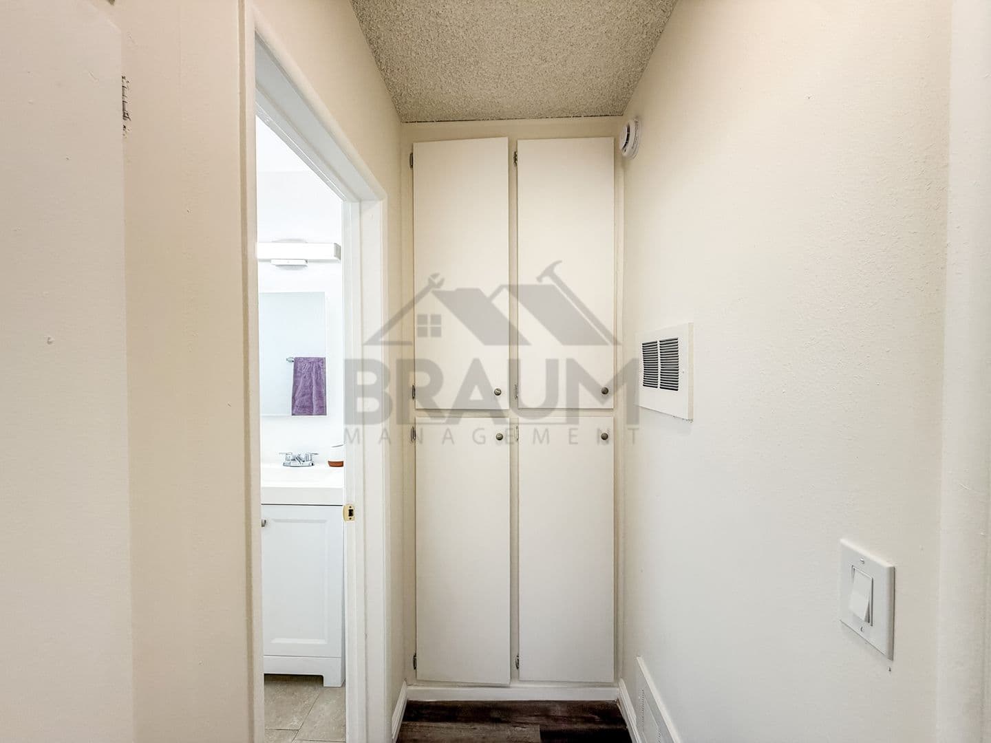 RESEDA Apartment: 19405 HAYNES ST.