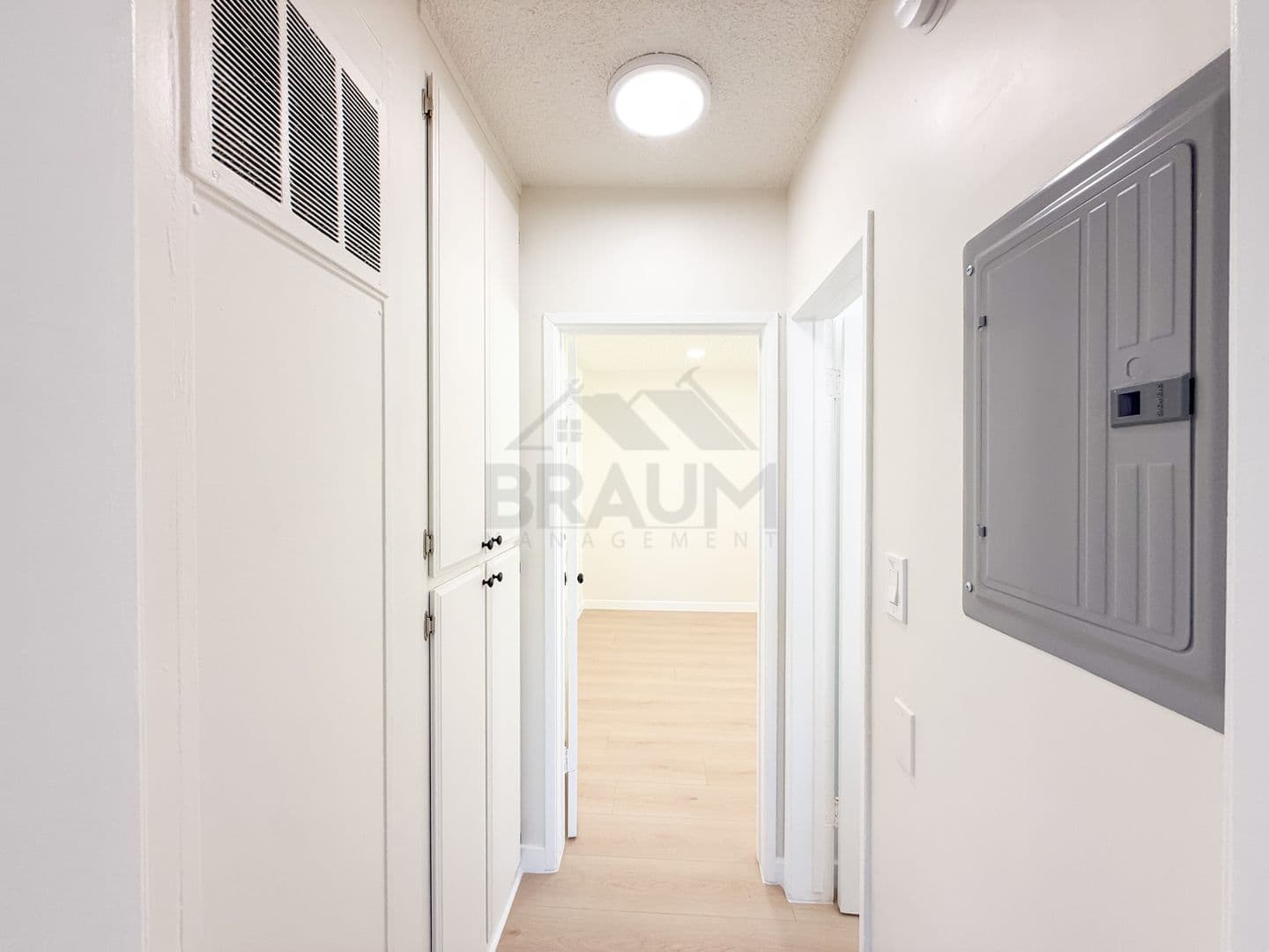 SHERMAN OAKS Apartment: 5433 SEPULVEDA BLVD.
