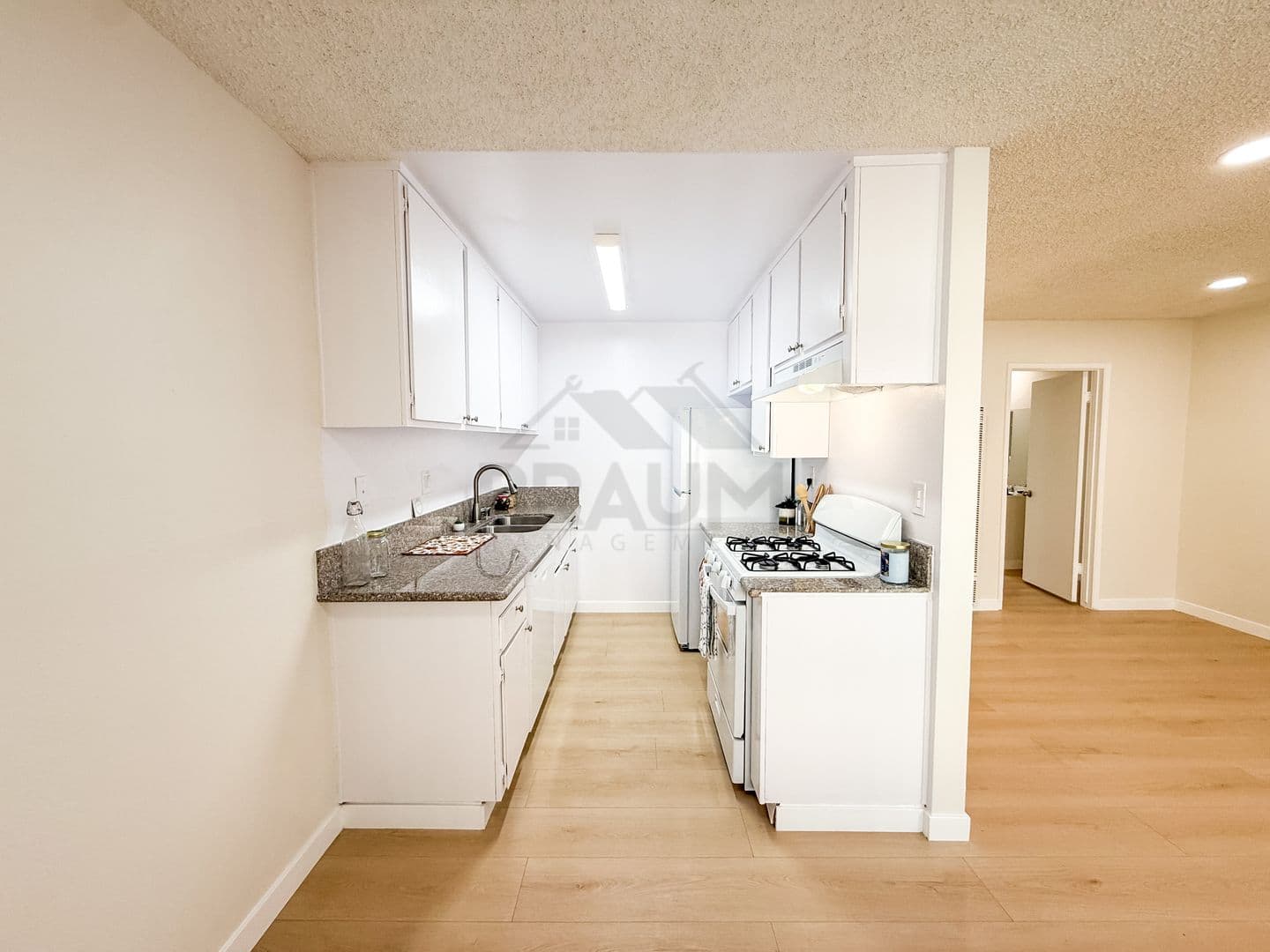 SHERMAN OAKS Apartment: 5461 KESTER AVE