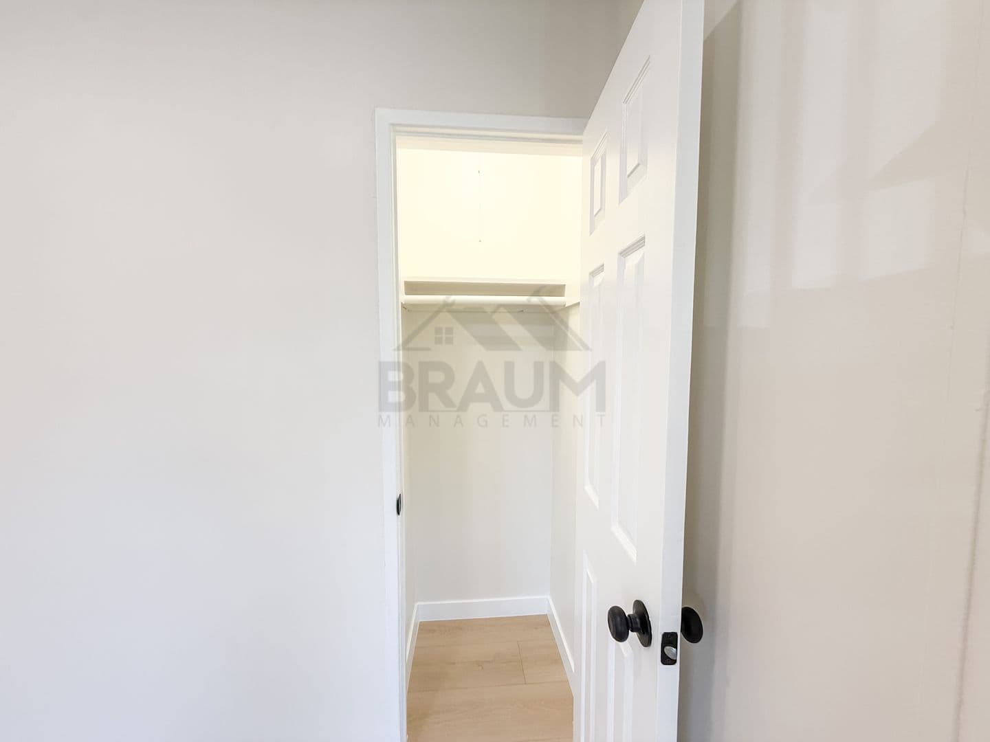 SHERMAN OAKS Apartment: 5433 SEPULVEDA BLVD.