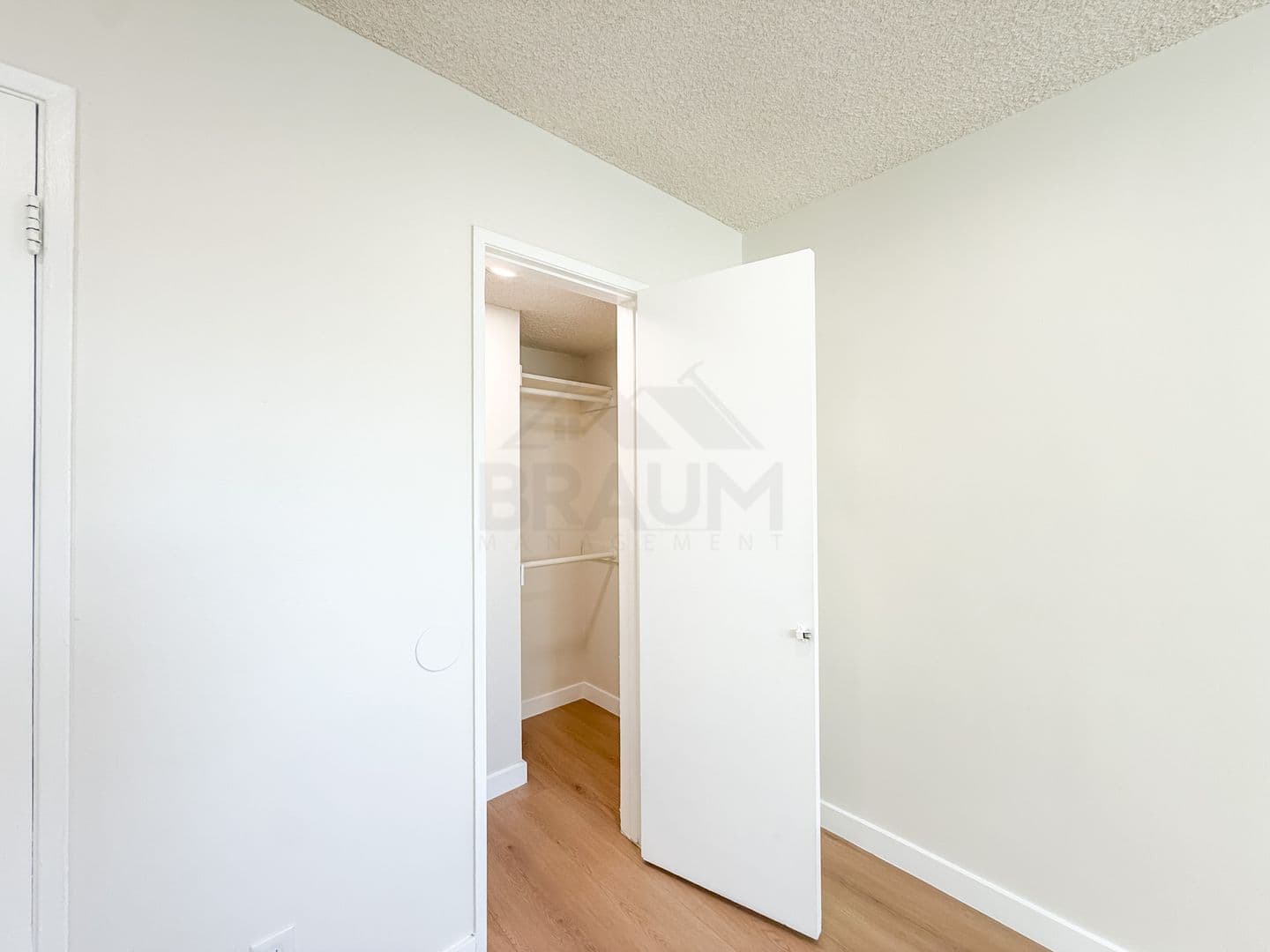 NORTH HOLLYWOOD Apartment: 6039 WHITSETT AVE.