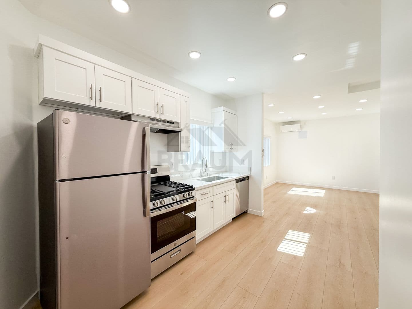 VAN NUYS Apartment: 15550 VANOWEN STREET