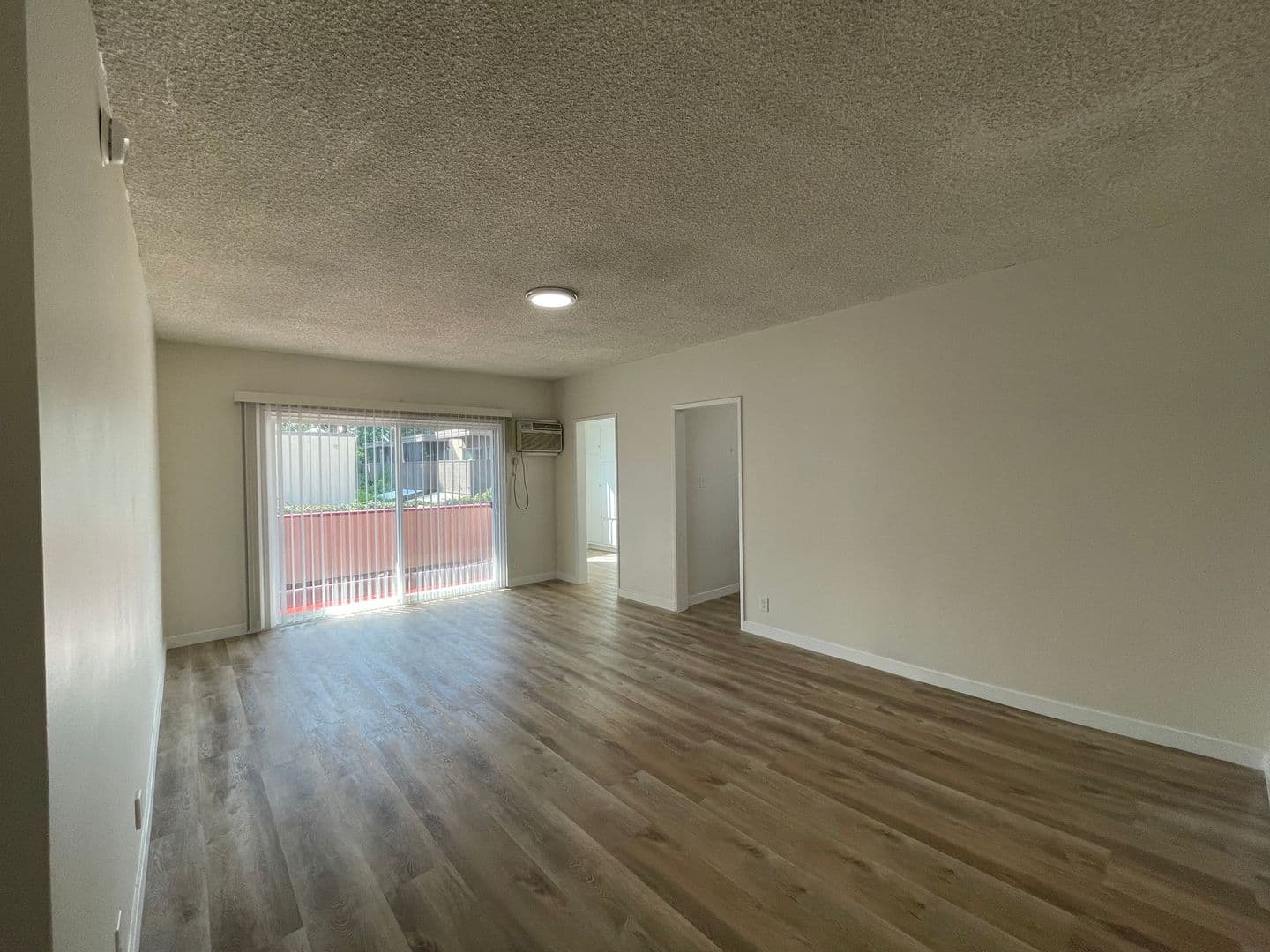 SHERMAN OAKS Apartment: 5433 SEPULVEDA BLVD.