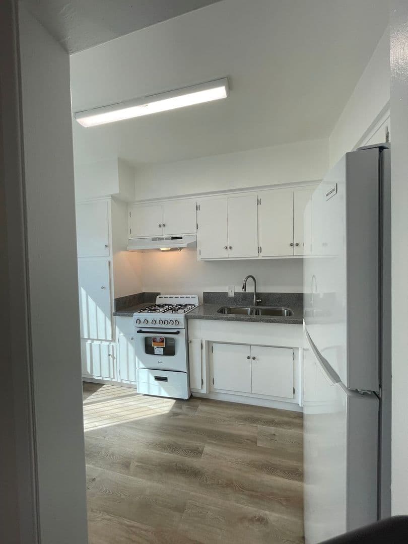 SHERMAN OAKS Apartment: 5433 SEPULVEDA BLVD.
