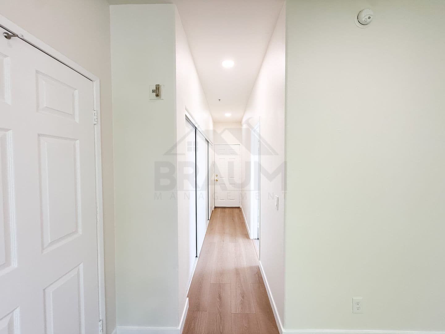 NORTH HOLLYWOOD Apartment: 11035 MOORPARK ST
