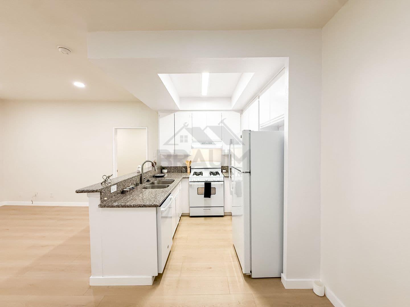 NORTH HOLLYWOOD Apartment: 11459 COLLINS ST