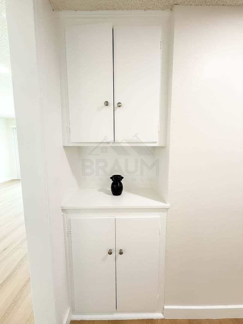 NORTH HOLLYWOOD Apartment: 6039 WHITSETT AVE.