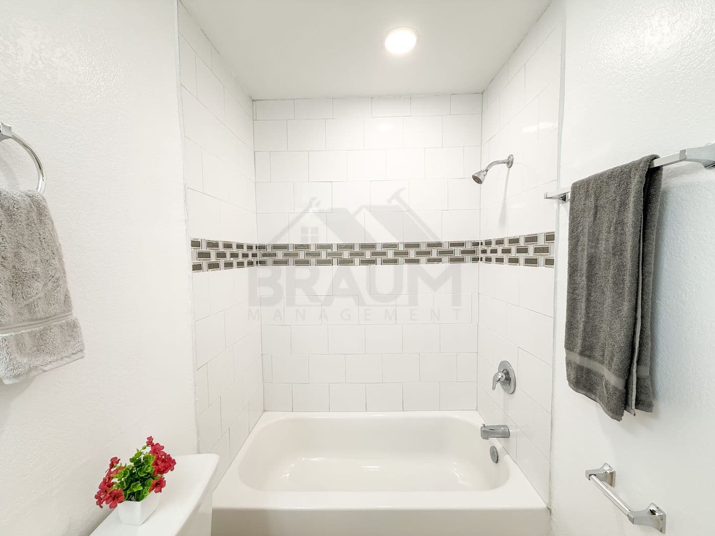 NORTH HOLLYWOOD Apartment: 11007 HARTSOOK ST