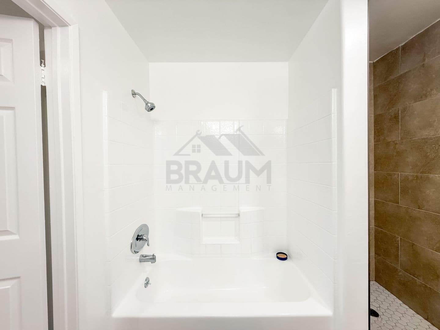 NORTH HOLLYWOOD Apartment: 11035 MOORPARK ST