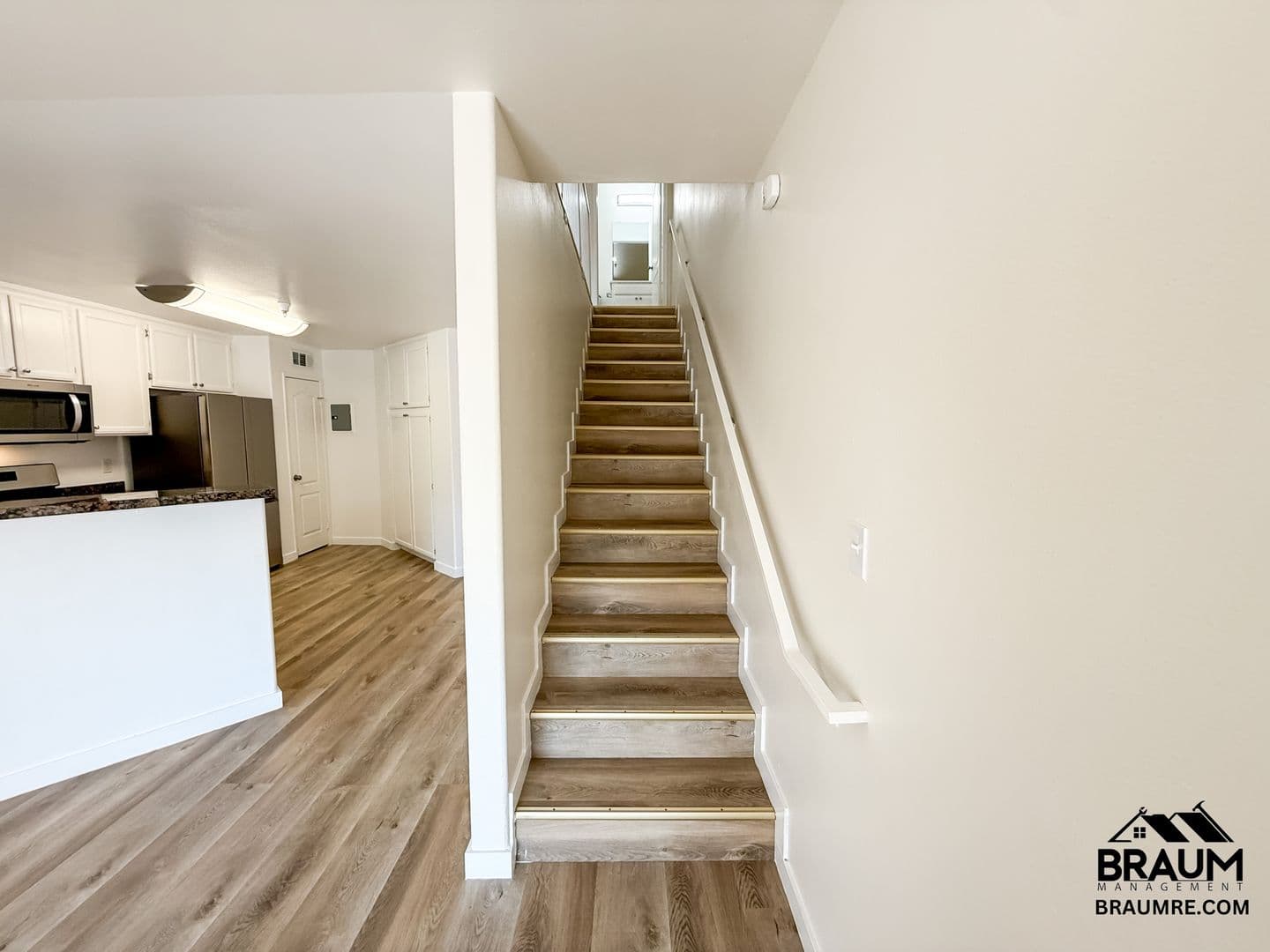 WINNETKA Apartment: 7323 WINNETKA AVENUE