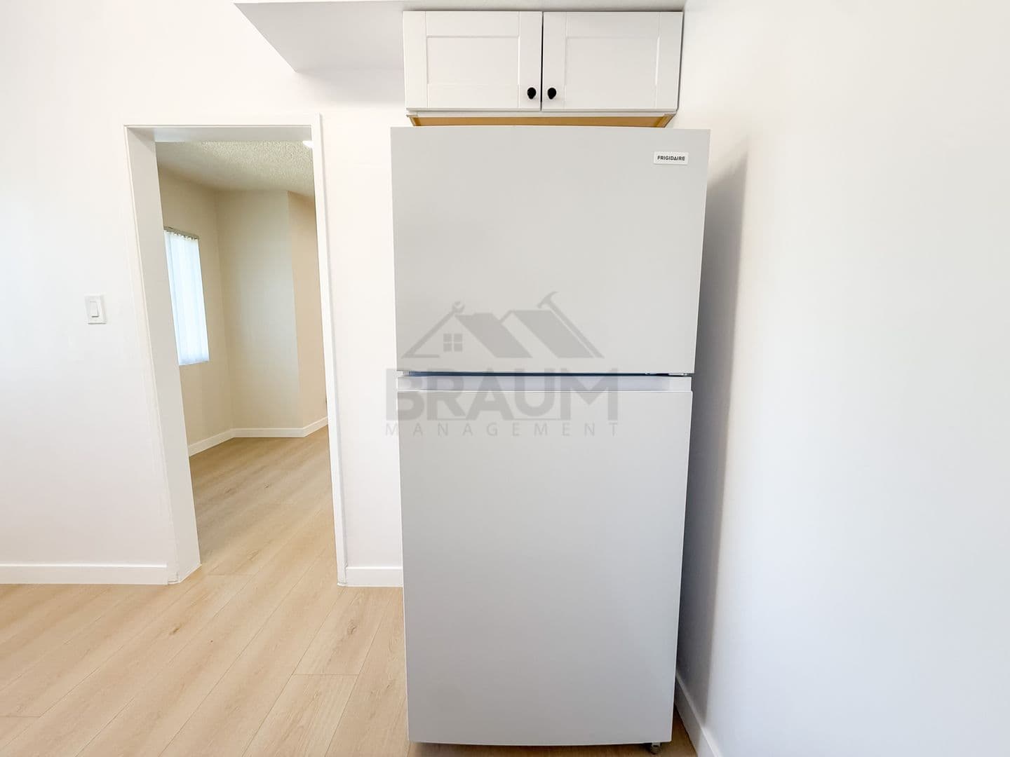 SHERMAN OAKS Apartment: 5433 SEPULVEDA BLVD.