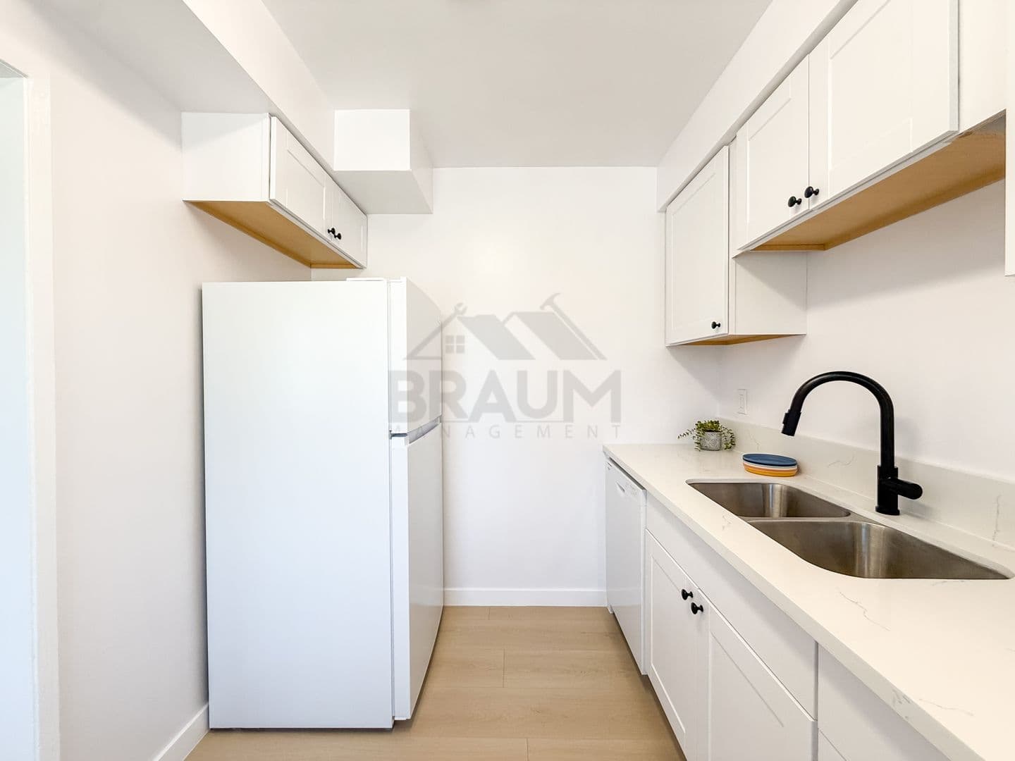 SHERMAN OAKS Apartment: 5433 SEPULVEDA BLVD.