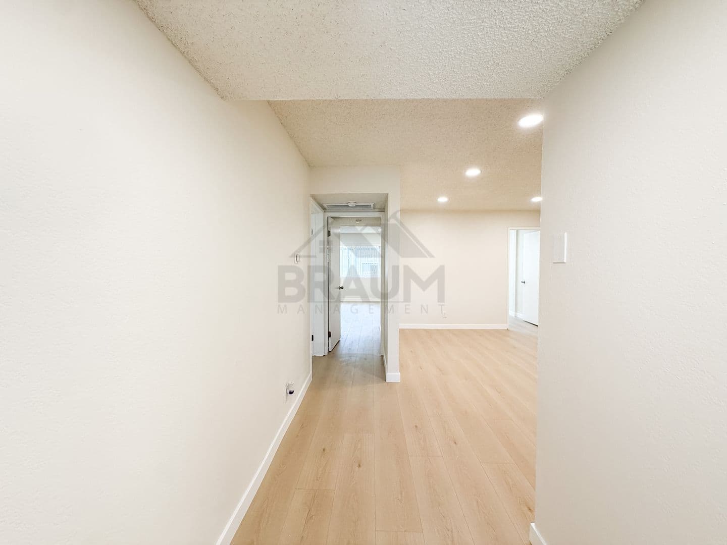 SHERMAN OAKS Apartment: 4638 TILDEN AVE