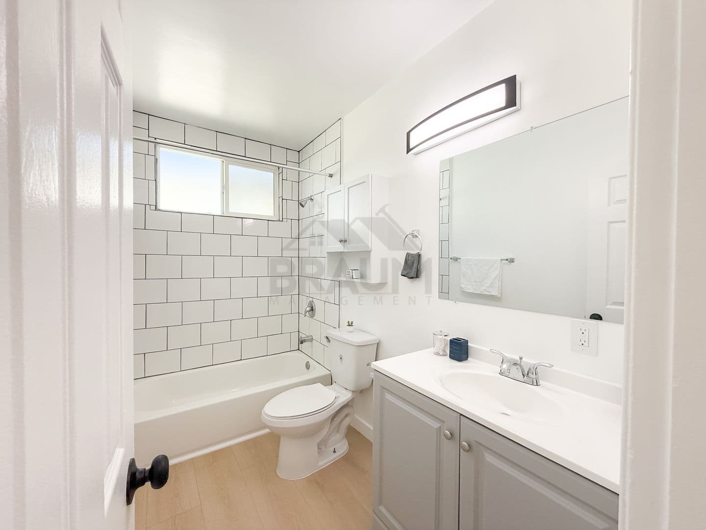 SHERMAN OAKS Apartment: 5433 SEPULVEDA BLVD.