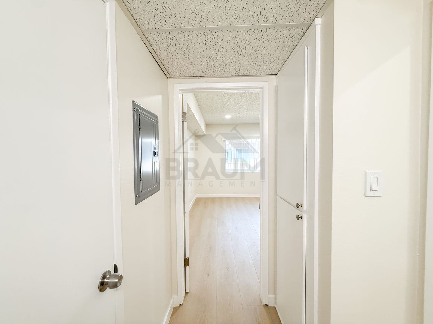 SHERMAN OAKS Apartment: 5461 KESTER AVE