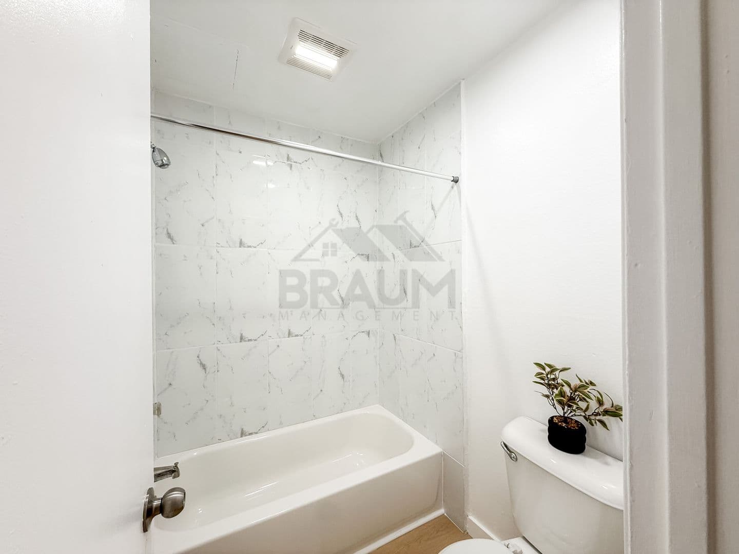 SHERMAN OAKS Apartment: 5461 KESTER AVE
