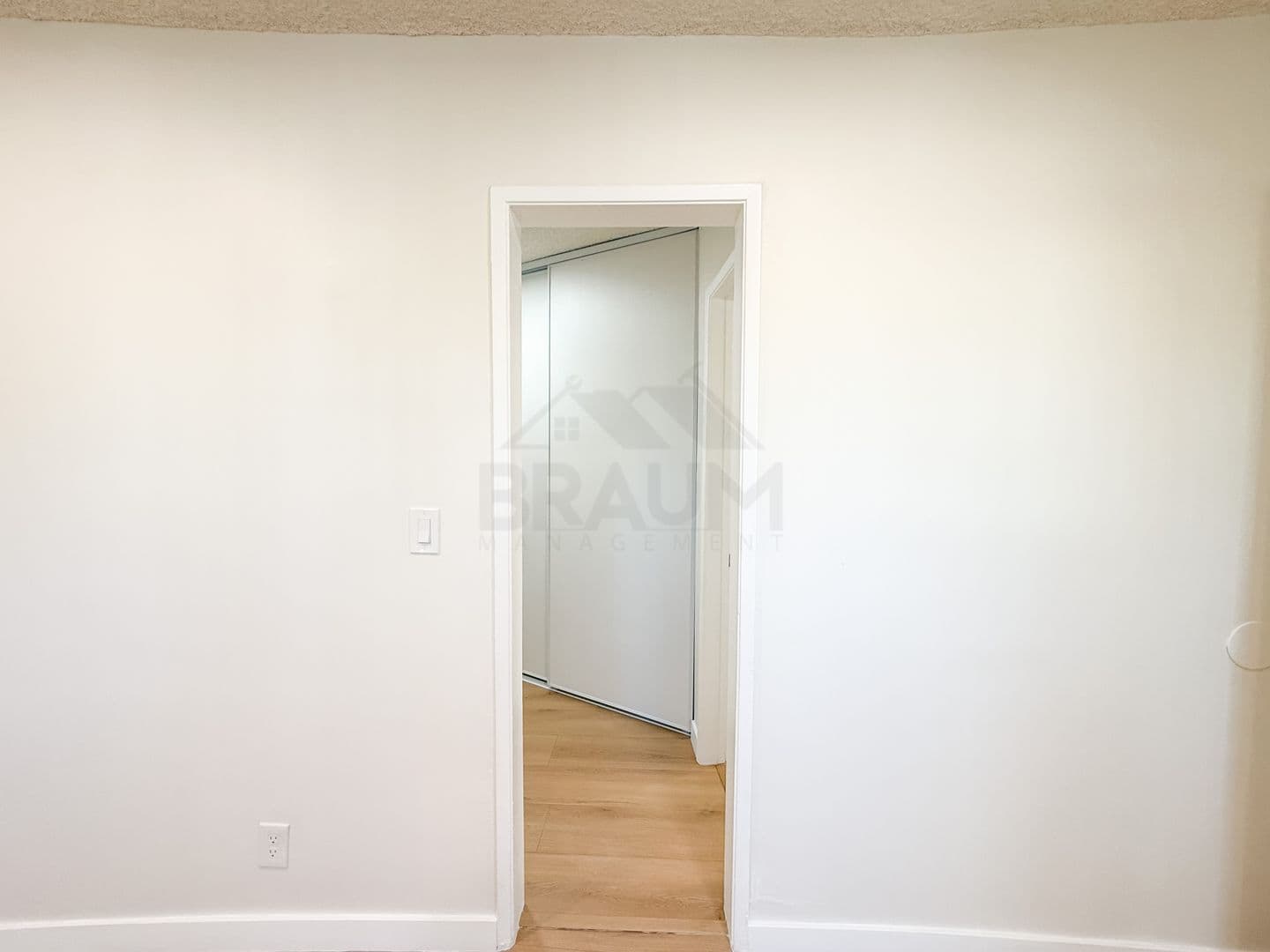 NORTH HOLLYWOOD Apartment: 6039 WHITSETT AVE.