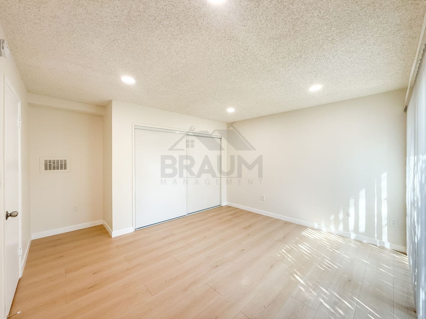 SHERMAN OAKS Apartment: 5461 KESTER AVE