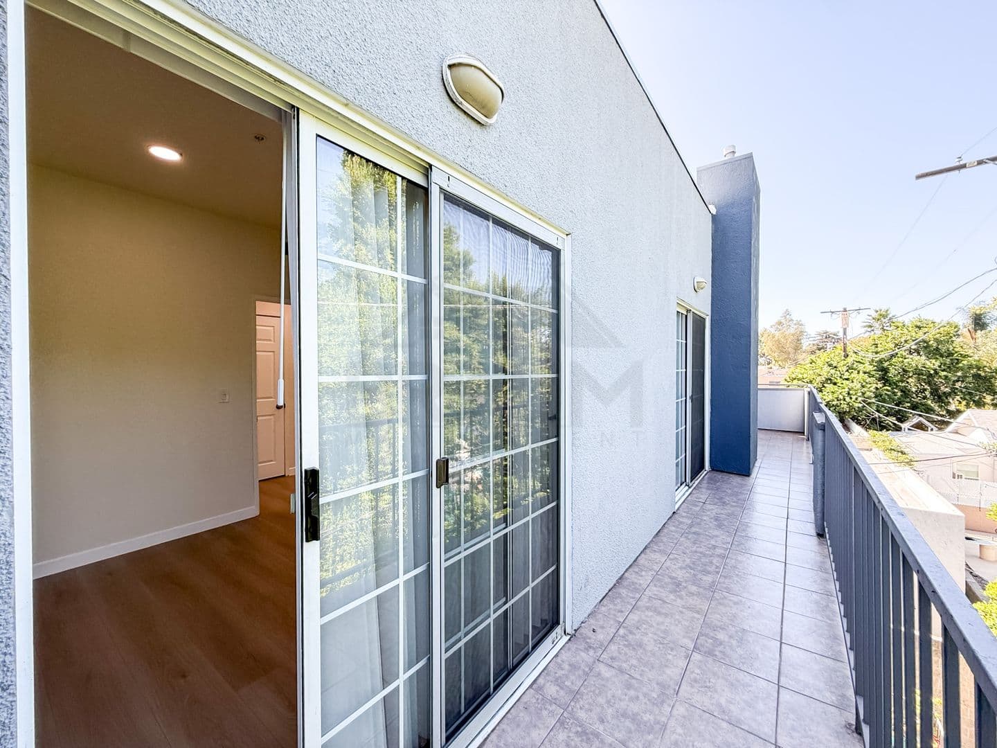 NORTH HOLLYWOOD Apartment: 11035 MOORPARK ST