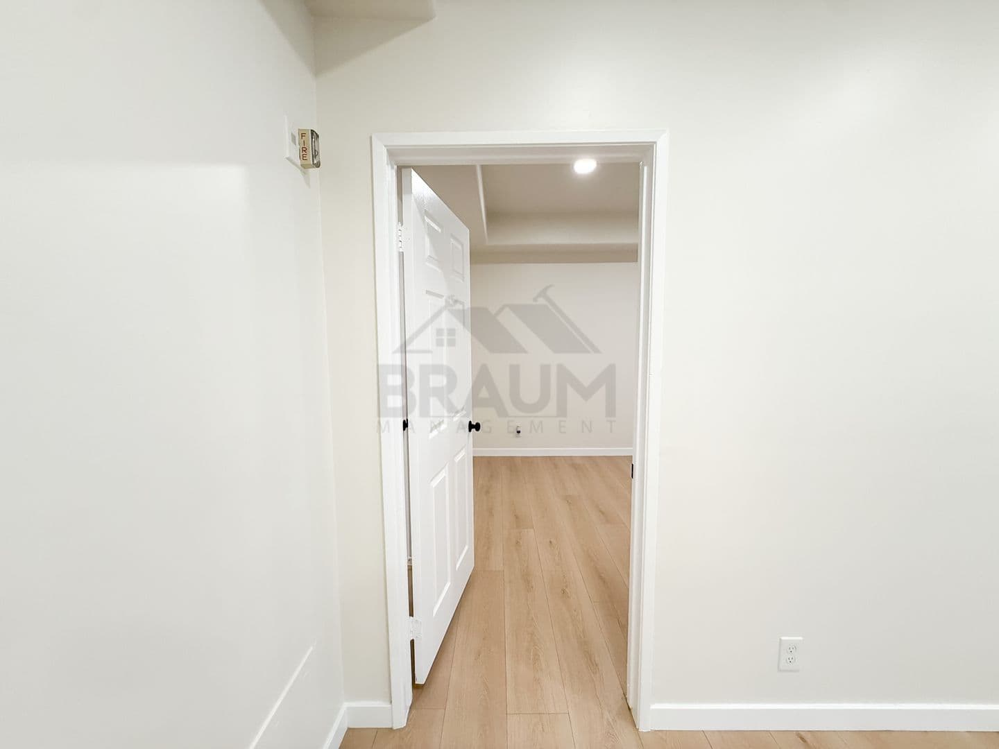 NORTH HOLLYWOOD Apartment: 11035 MOORPARK ST